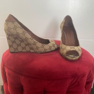 Gucci brown heels size 7